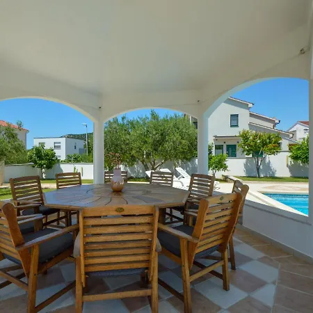 Aquanur-4 By Interhome